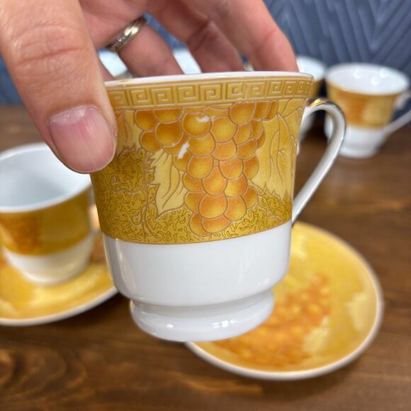 Vintage 1960s China Tea Cup Set with Saucers in Original Box Gold Grape Leaf - Picture 6 of 14